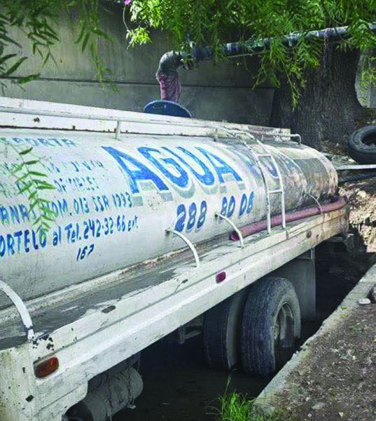 Se aseguraron 10 pipas con capacidad de 10 mil litros. ESPECIAL