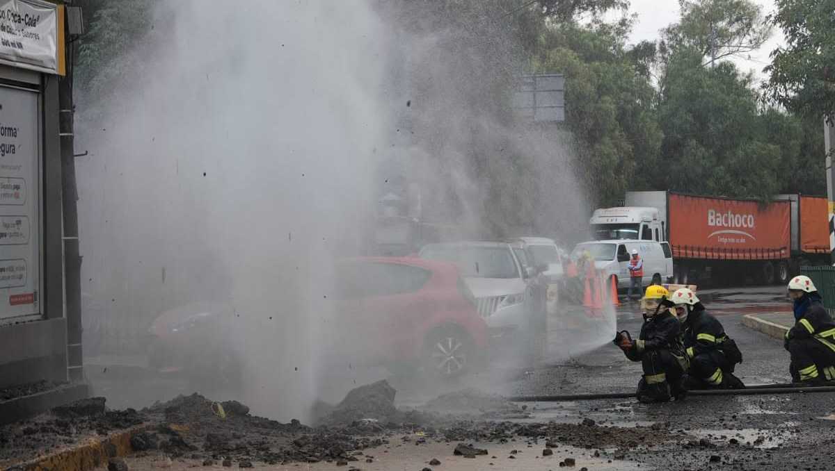 Bomberos trabajaron en la zona hasta controlar la fuga de gas. | Foto: Especial