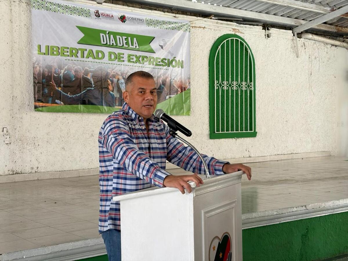 Erik Catalán descarta 'ley mordaza' en Iguala y defiende el periodismo ético. | Foto: Especial