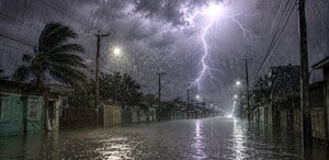 La madrugada del 27 una tormenta azotó en Tamaulipas iniciando en Nuevo Laredo provocando inundaciones, viento, cierres viales y cancelación de clases