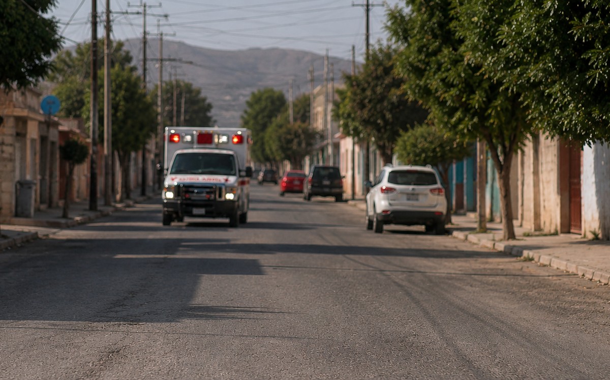 Mujer fue atendida en hospital de San Pedro luego de que su esposo la lesionó | Imagen generada con IA