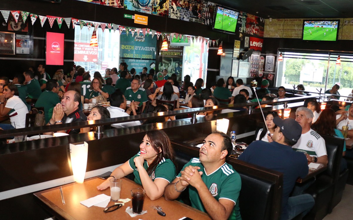 Restaurantes y bares, atrapados entre la afición y las licencias. | Yazmín Sánchez