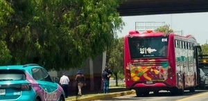 Una invasión al carril exclusivo y el atropellamiento de un peatón movilizaron a personal operativo y servicios de emergencia en distintos puntos.