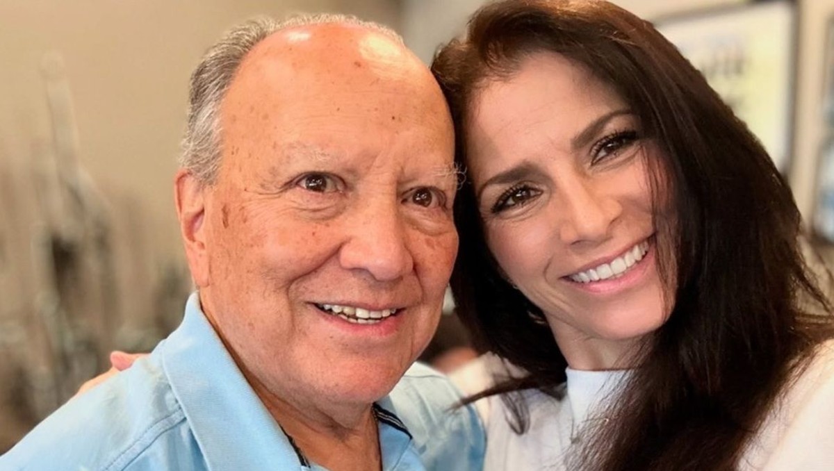 Alessandra Rosaldo junto a su papá Jaime Sánchez. | ESPECIAL
