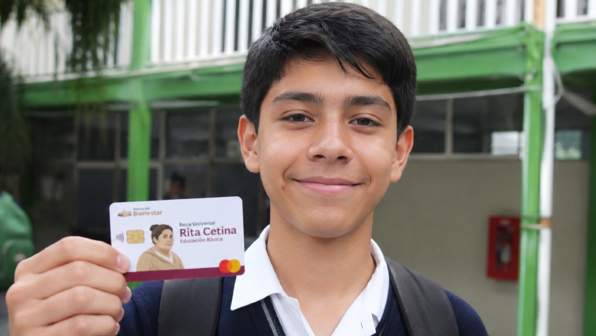 Alumnos de secundaria reciben su pago de la Beca Rita Cetina | IA DISCOVER