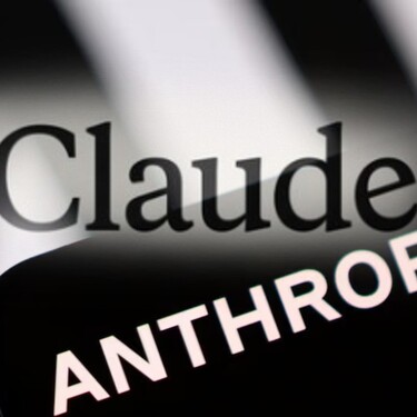 Anthropic lanzó Claude Mythos 5 con mejoras en IA, seguridad y programación, junto a nuevas salvaguardas y expansión del proyecto Glasswing.