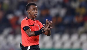 Árbitro somalí Omar Abdulkadir es apartado del Mundial tras haberle negado la entrada a EU.