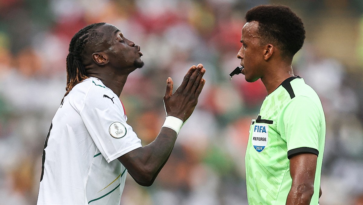 Artan iba a convertirse en el primer somalí en dirigir un partido de una Copa Mundial | Foto: AFP