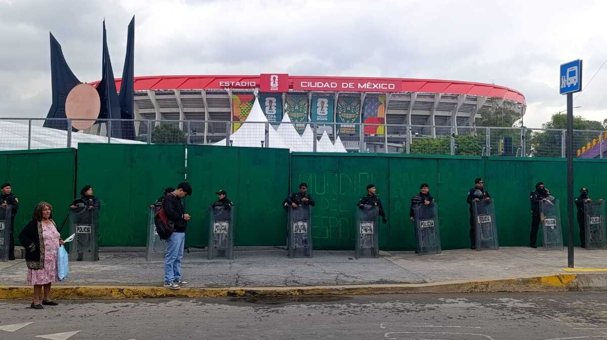 Blindaje del Estadio CdMx ante manifestación de la CNTE. | Foto: Amílcar Salazar Méndez