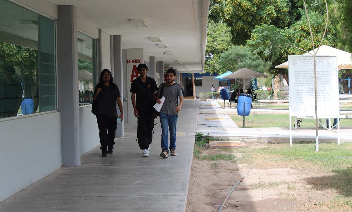 Estudiantes de los diferentes semestre participan en los proyectos con los cuales adquieren mayor aprendizaje, siempre de la mano de docentes. (Claudi