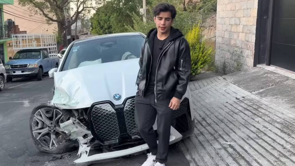 Qué modelo es y cuánto cuesta el auto que chocó Aarón Mercury