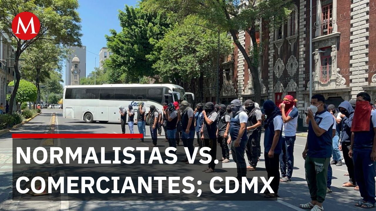Normalistas y comerciantes se enfrentan cerca del Zócalo durante preparativos del Fan Fest