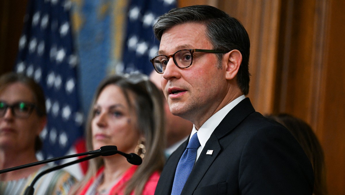 El presidente de la Cámara, Mike Johnson, ofreció una rueda de prensa tras la aprobación | Foto: Reuters