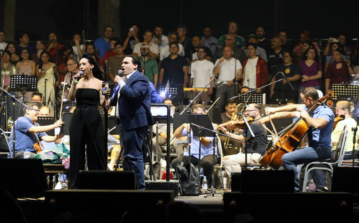 Realizan ensayo de concierto 'Homenaje Sinfónico al Divo' con Susana Zabaleta. | Foto: Martín Piña