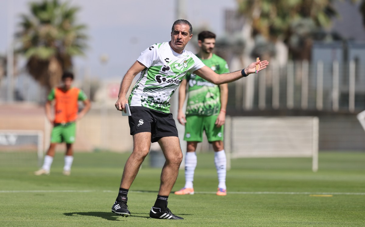 Renato Paiva analiza refuerzos nacionales para Santos Laguna | Cortesía clubsantos.mx
