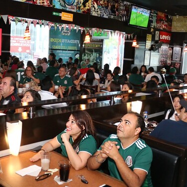 Restaurantes y bares, atrapados entre la afición y las licencias. | Yazmín Sánchez
