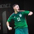 El entorno de Santi Gimenez platicó para el documental "Raíces, el comienzo" cómo el jugador desafió la muerte para estar en su primer Mundial con México.