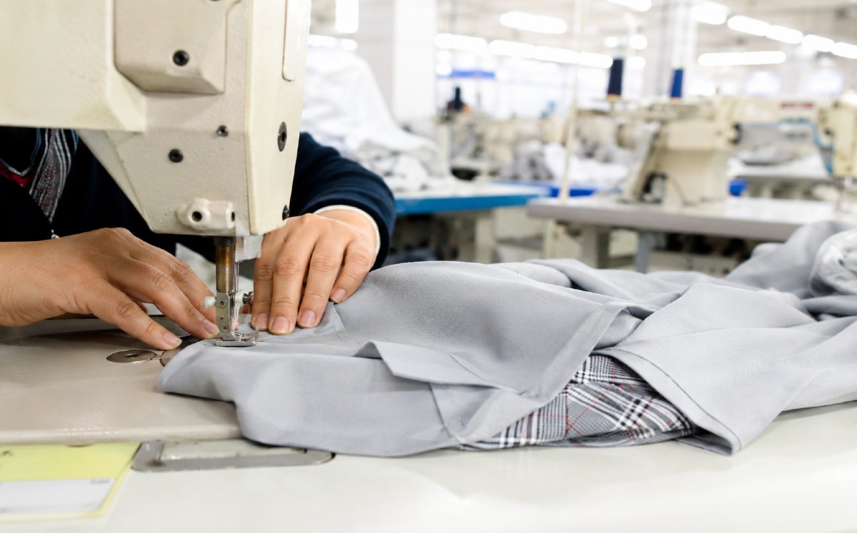 Programa de uniformes escolares es una de las principales oportunidades para fortalecer economía local | Imagen generada por IA