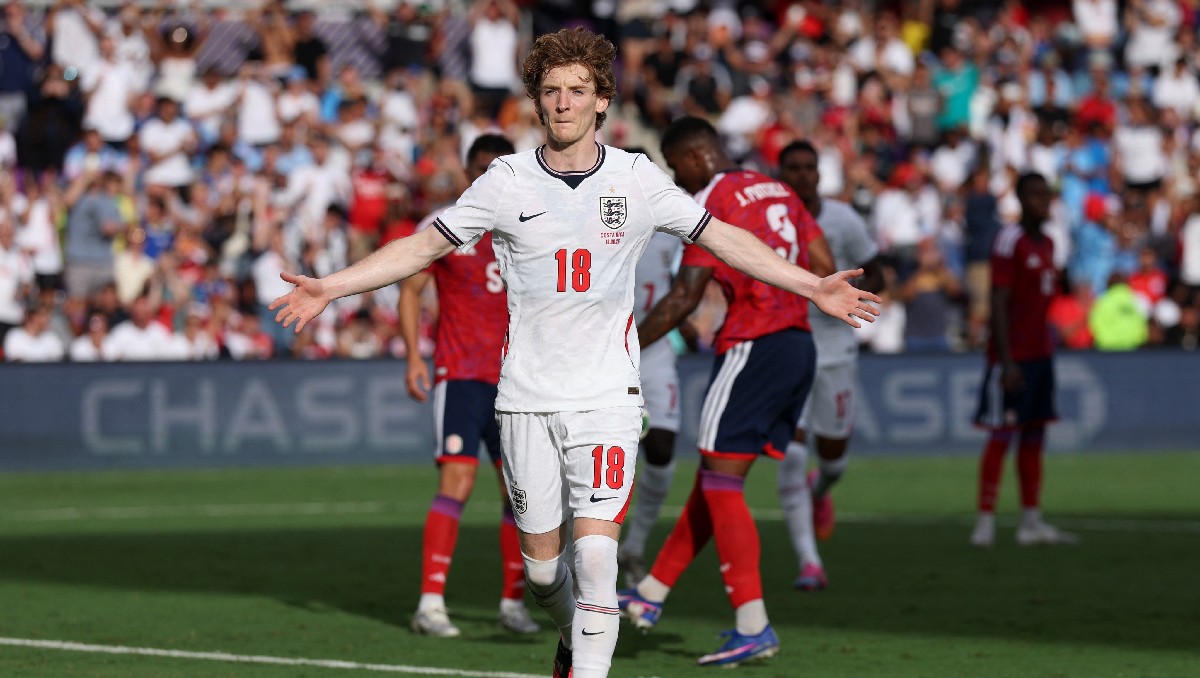 Anthony Gordon marcó en la goleada de Inglaterra sobre Costa Rica previo al Mundial (Reuters)