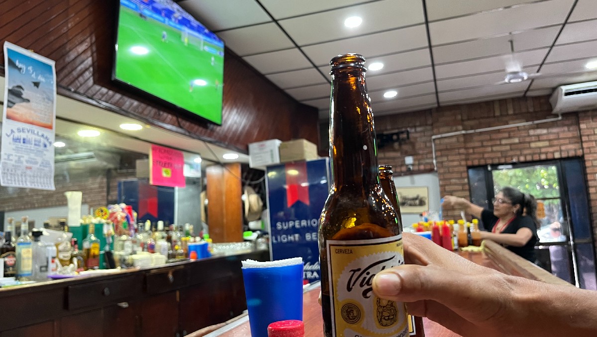 Los bares y las cantinas del sur de Tamaulipas van a adquirir hasta 50% más alcohol por Mundial 2026. (Yazmín Sánchez)