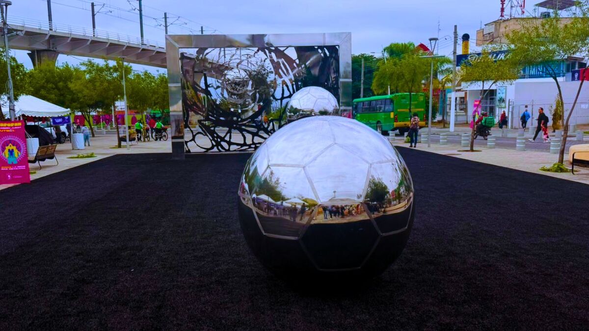 Escultura Homenaje al Gol en Zapopan Centro: Dónde está y qué ver (Roberto Hurtado)