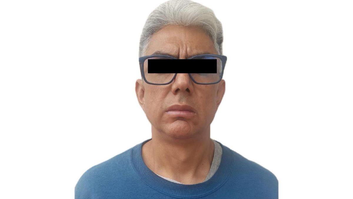 El maestro capturado declaró haber tenido una "relación" con una menor de edad. | Foto: Especial