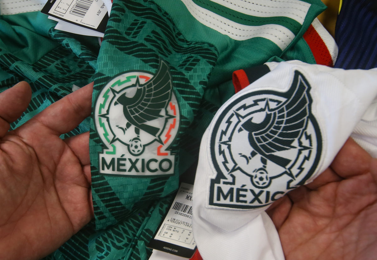 En marzo, el IMPI decomisó playeras piratas en Tepito | Foto: Araceli López