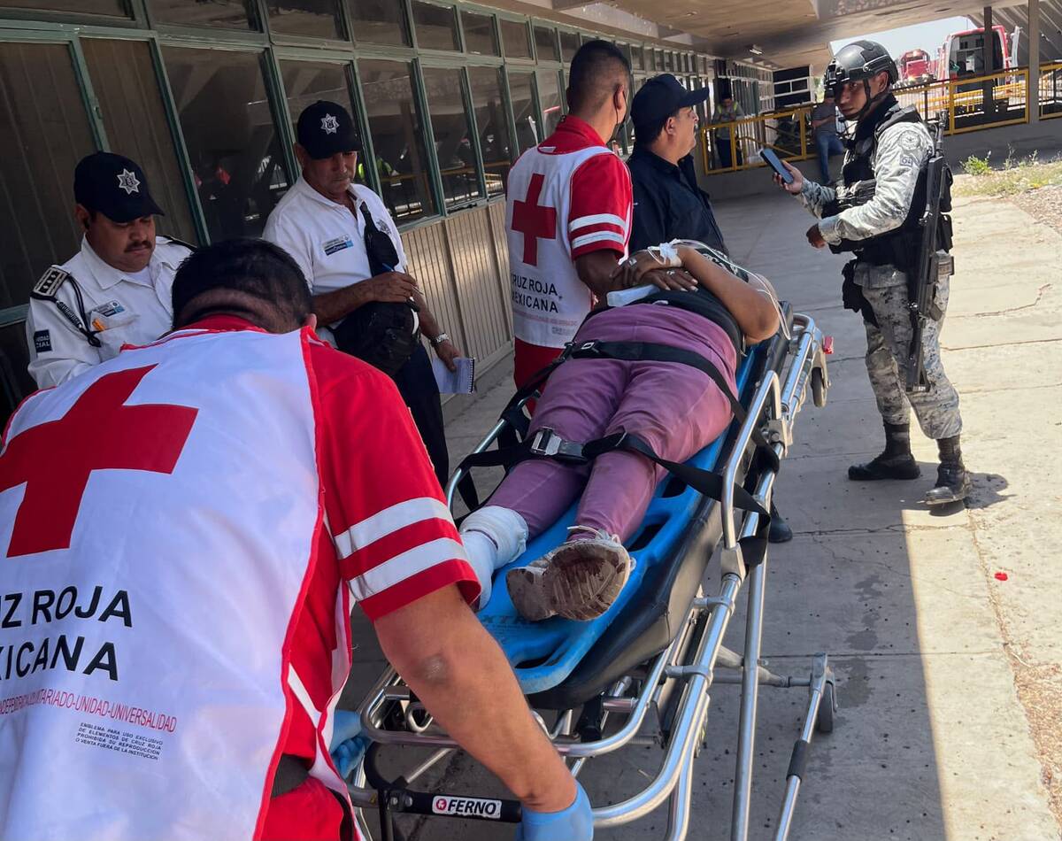 La mujer habría intentado abordar uno de los vagones en movimiento y resbaló. |