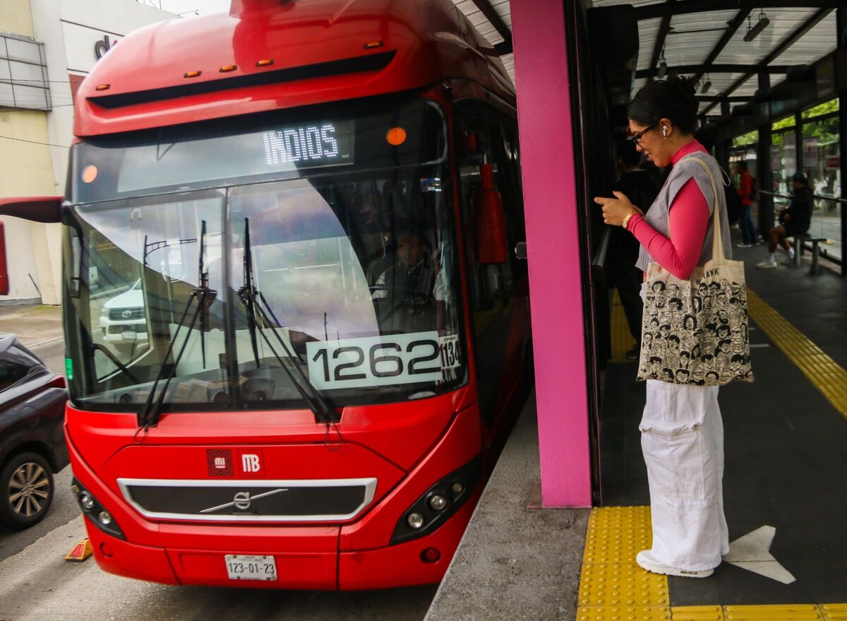 Te recomendamos a estar atento a los comunicados oficiales del Metrobús. (Foto: Cuartoscuro)