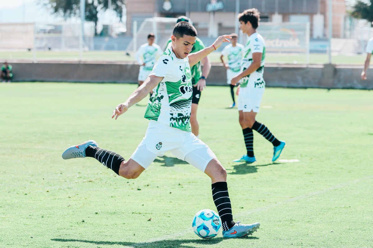 Renato Paiva trabaja en potenciar las virtudes de Santos Laguna. | Tomada de: facebook.com/clubsantos