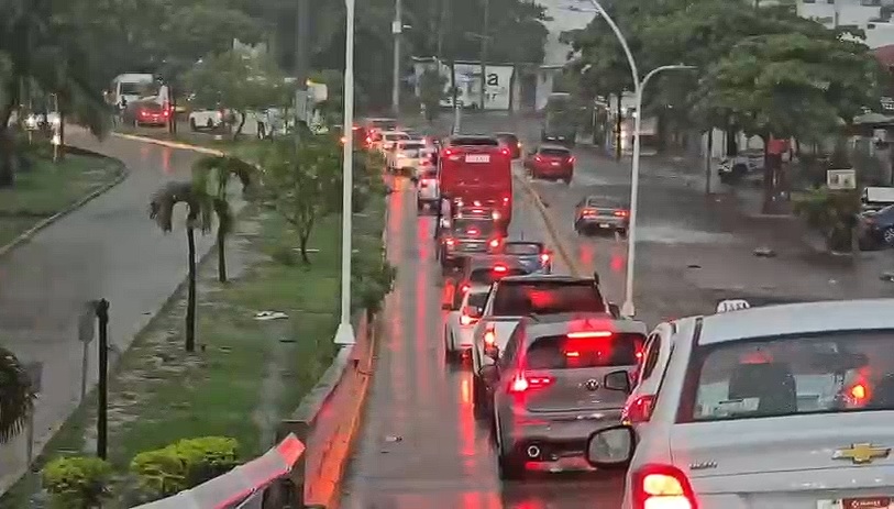 Temporal provoca caos vial y daños en infraestructura en Veracruz; crecen afectaciones en la Huasteca | Captura