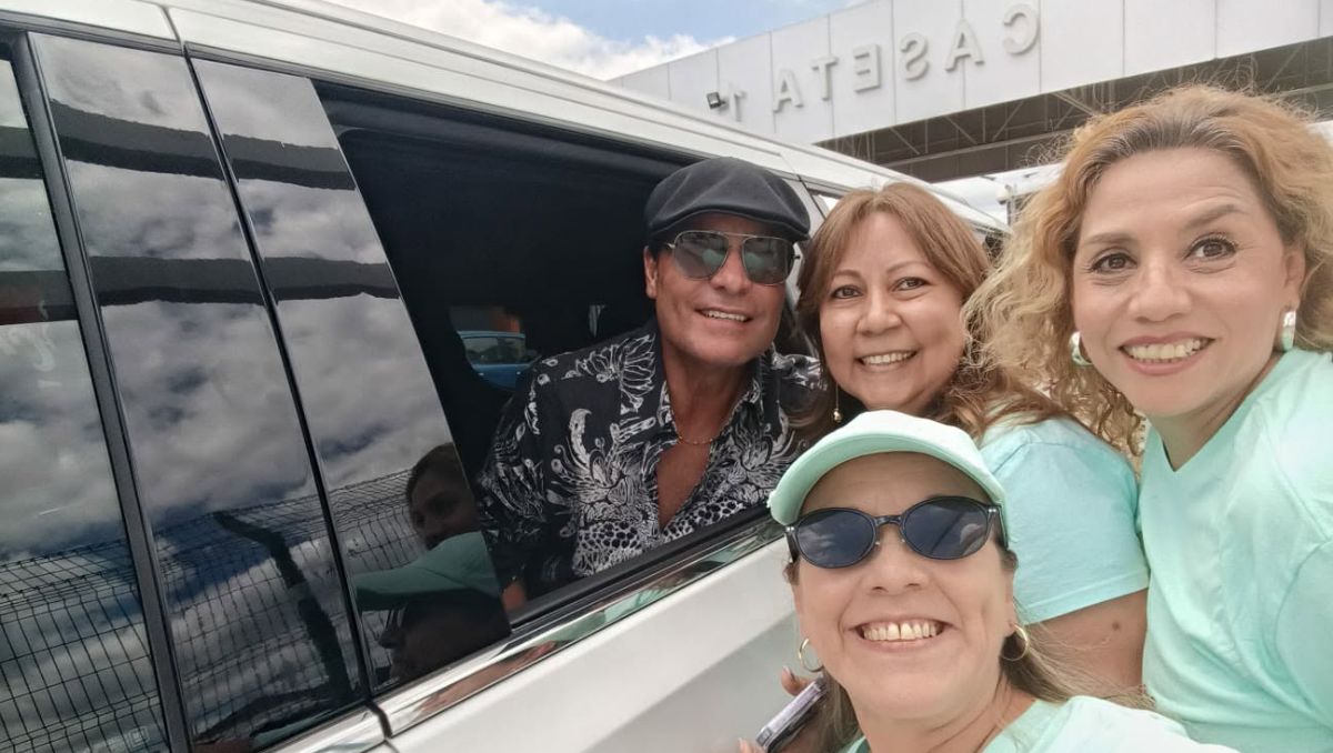 Club de fans "Tremendas Regias de Chayanne" reciben al cantante en tierras regias. | Cortesía