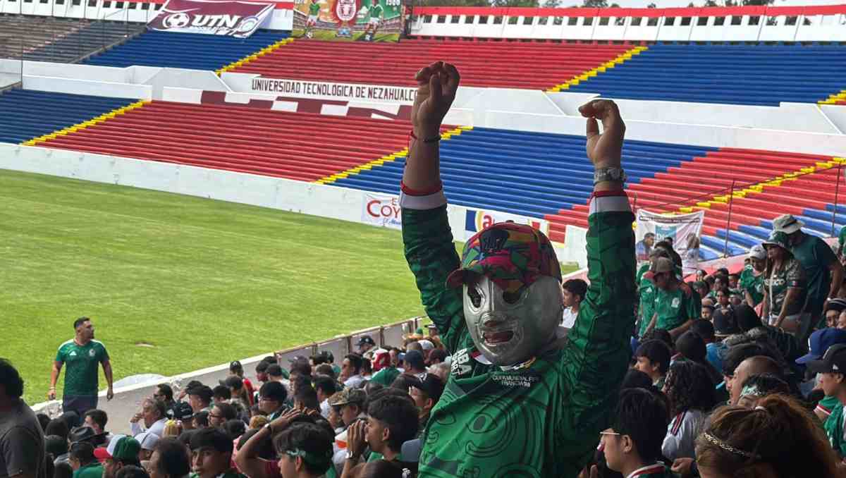El Estadio Neza 86 abrió sus puertas para reunir a familias y aficionados en torno a la fiesta mundialista. Foto: Zuleyma García
