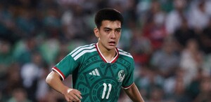 Gilberto Mora durante un partido con la Selección Mexicana
