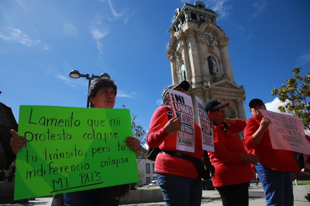 Maestros de la CNTE protestan en Pachuca. (Jorge Sánchez)