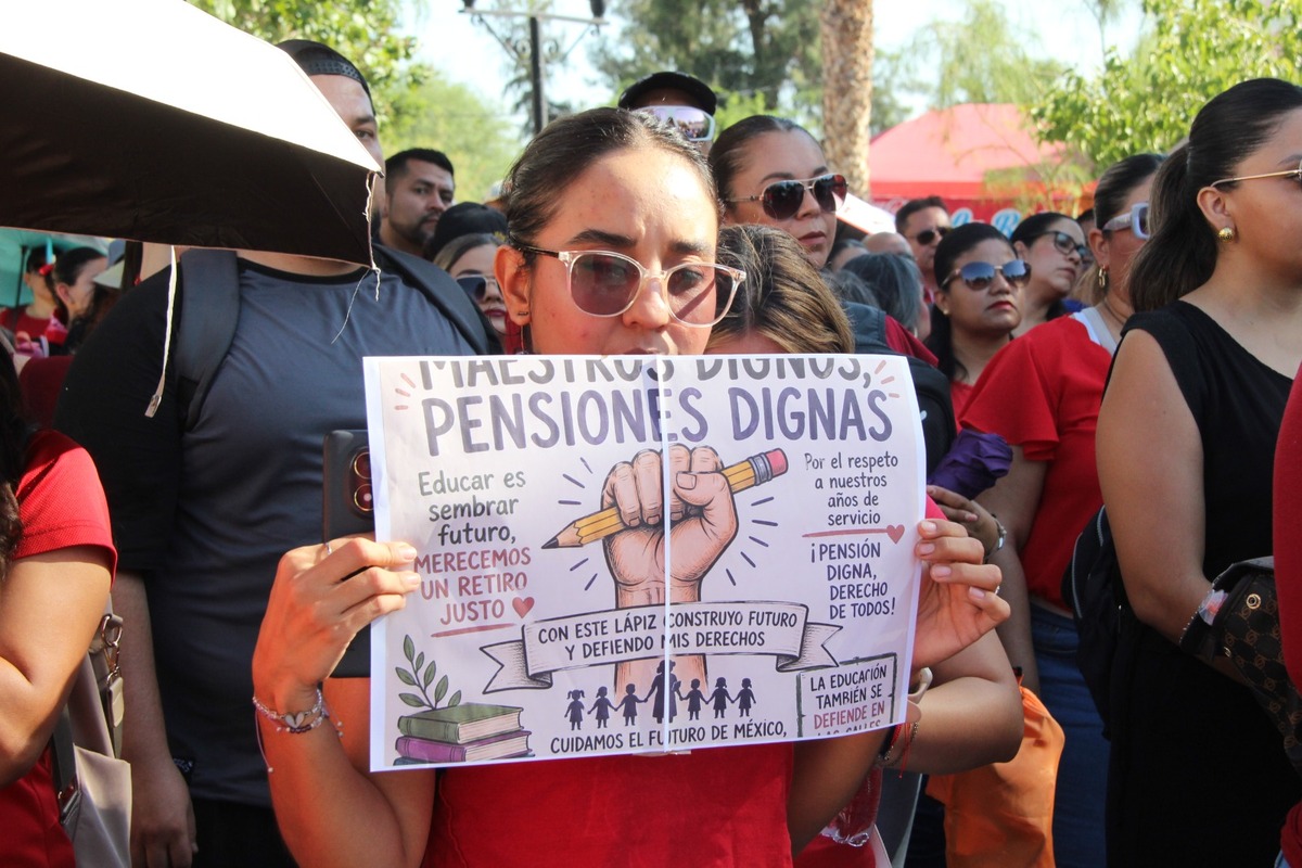 Maestros marchan este martes en Torreón para exigir mejores condiciones laborales | Roberto Amaya