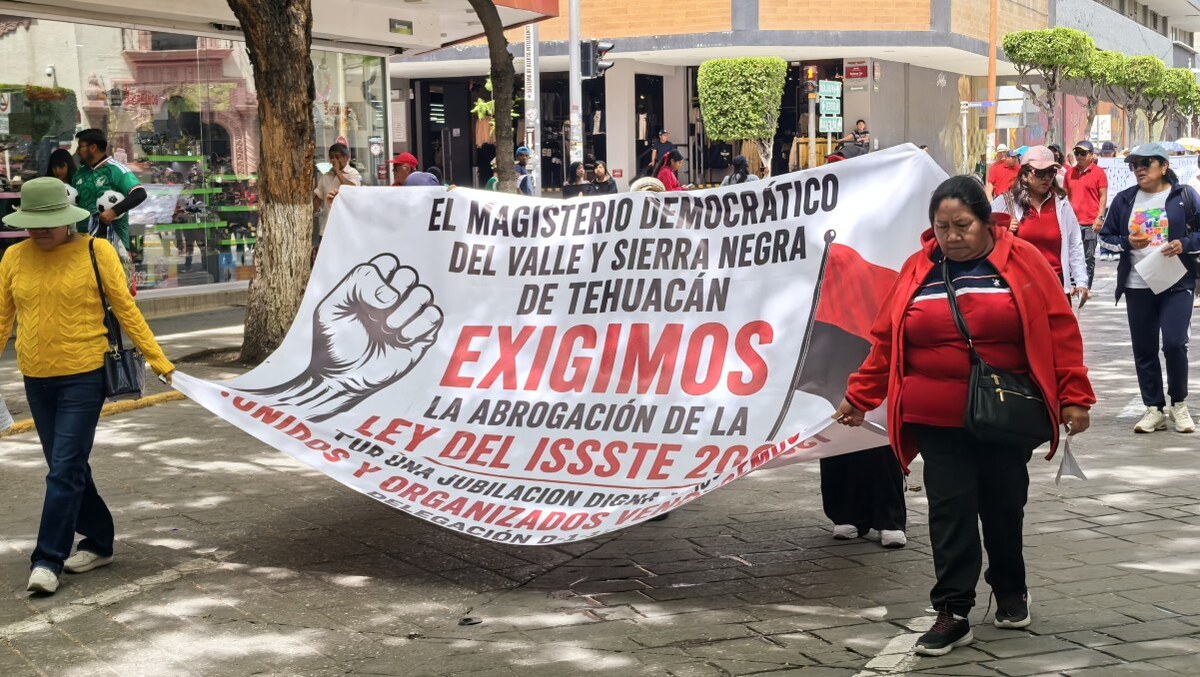 Maestros toman calles de Tehuacán | Especial