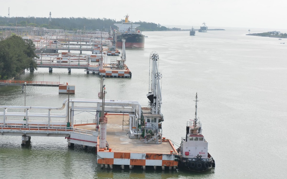Mancha oscura en el Río Pánuco moviliza inspecciones; Pemex descarta hidrocarburos. | Cortesía: PEMEX