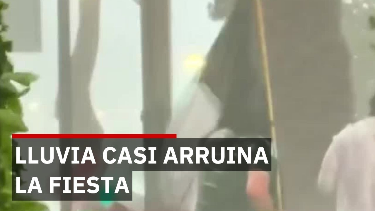 México goleó 2-0 a Sudáfrica pero la lluvia casi arruina la fiesta en el Ángel