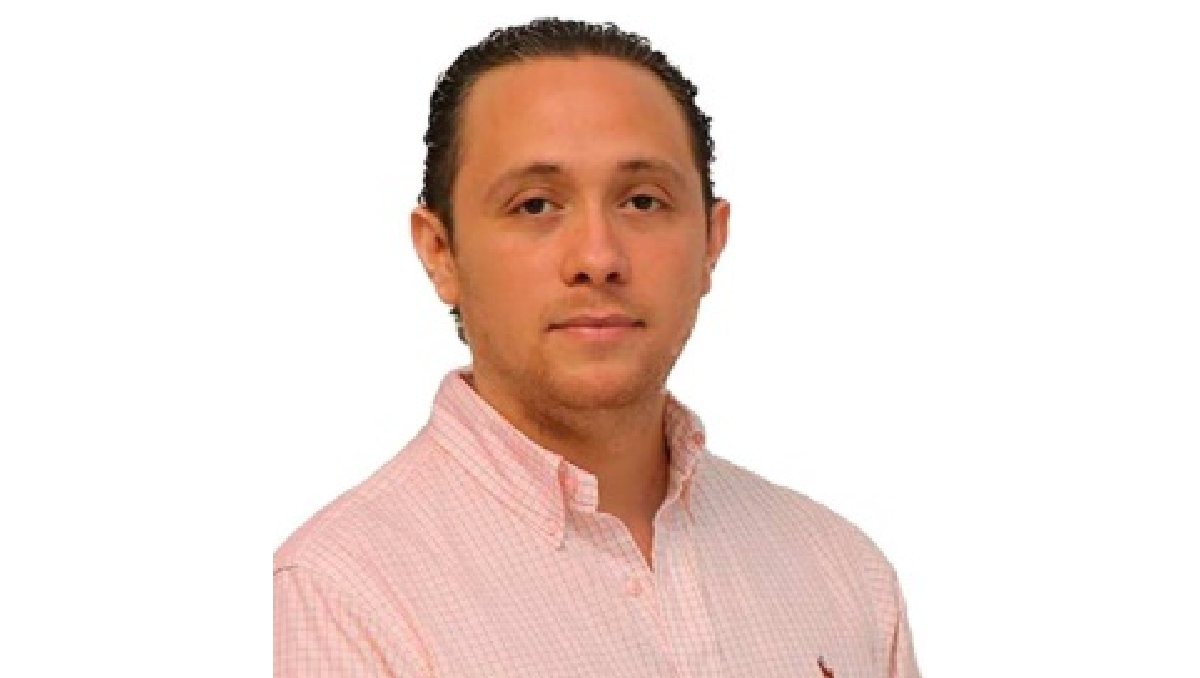 La renuncia ocurre días después de que asistió a un partido de NBA. | Especial