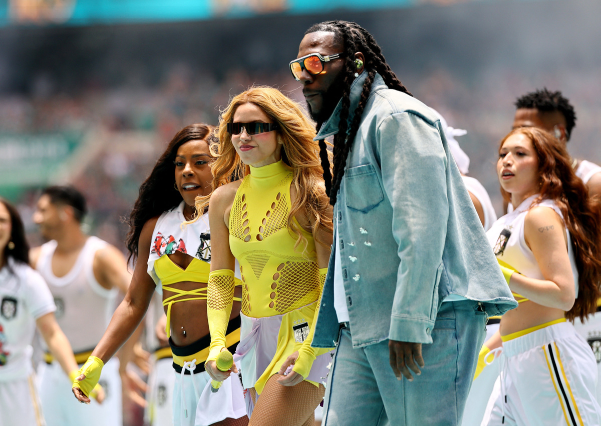 Shakira y Burna Boy en la ceremonia de inauguración del Mundial 2026 (Reuters)