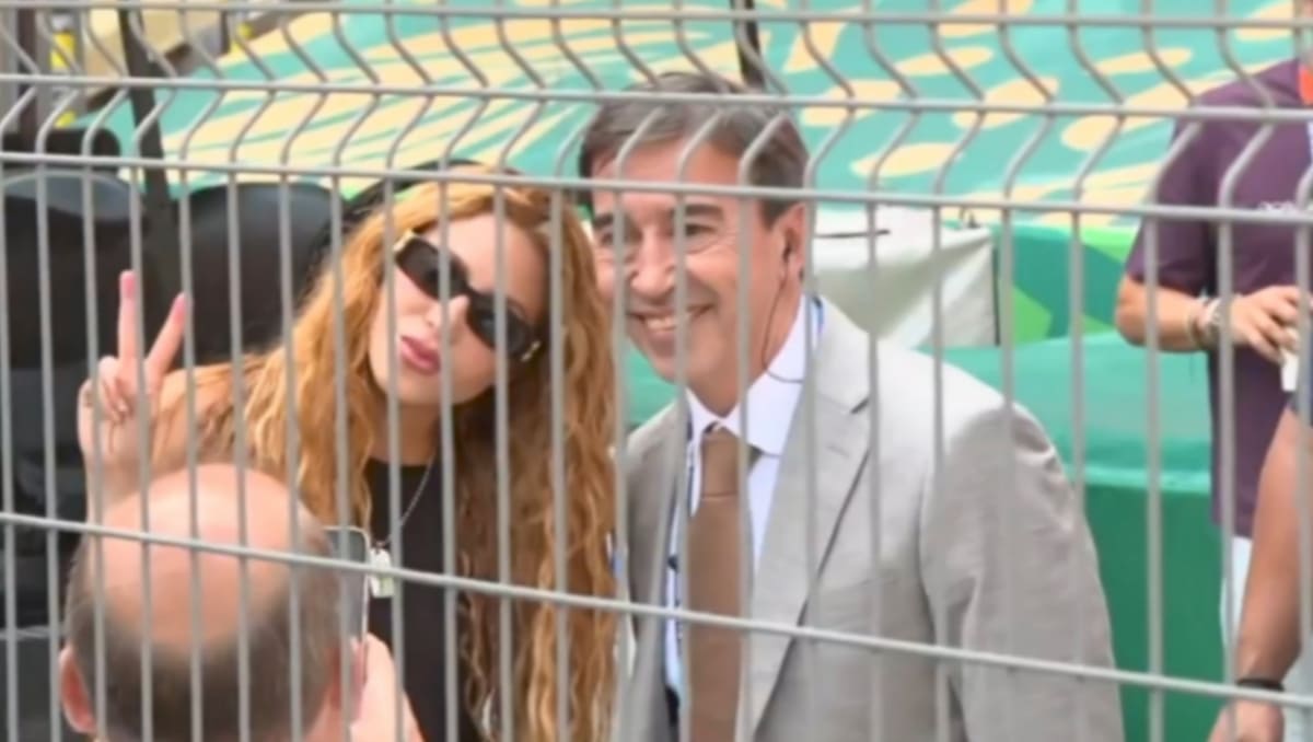 Shakira y el periodista Mario Benedetto (Foto: Especial)