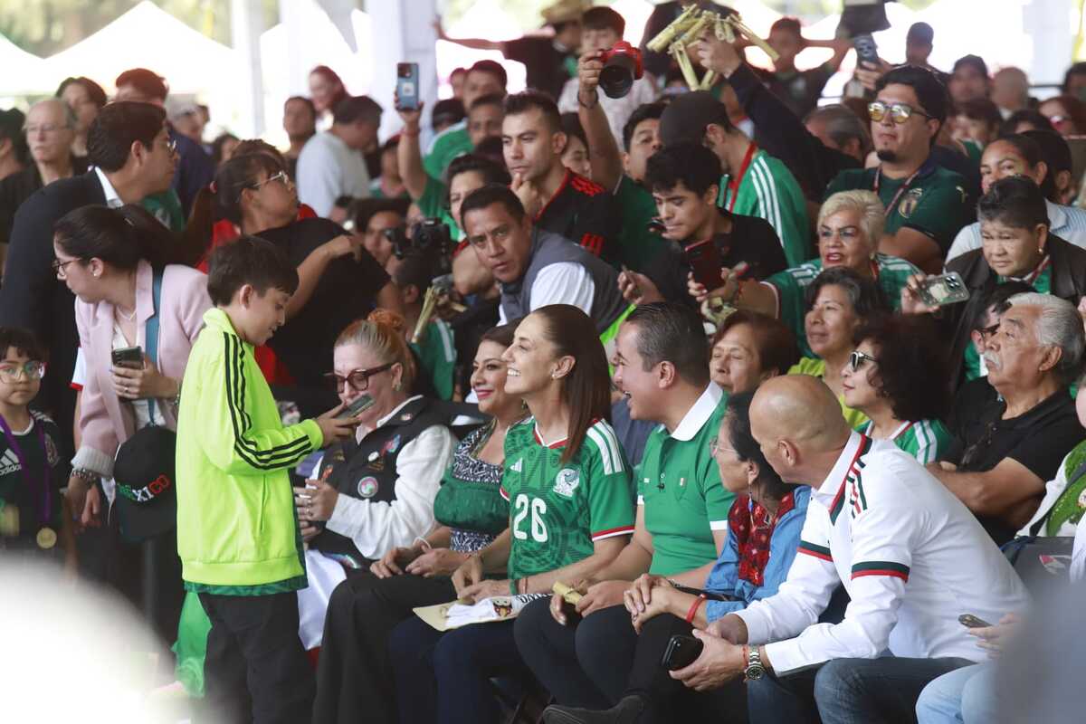 Sheinbaum ve el partido de inauguración del Mundial 2026 en la GAM. | Foto: Juan Carlos Bautista