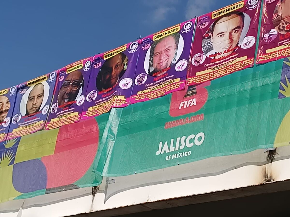 Tendedero de deudores alimenticios en Guadalajara. (Tony Martínez)