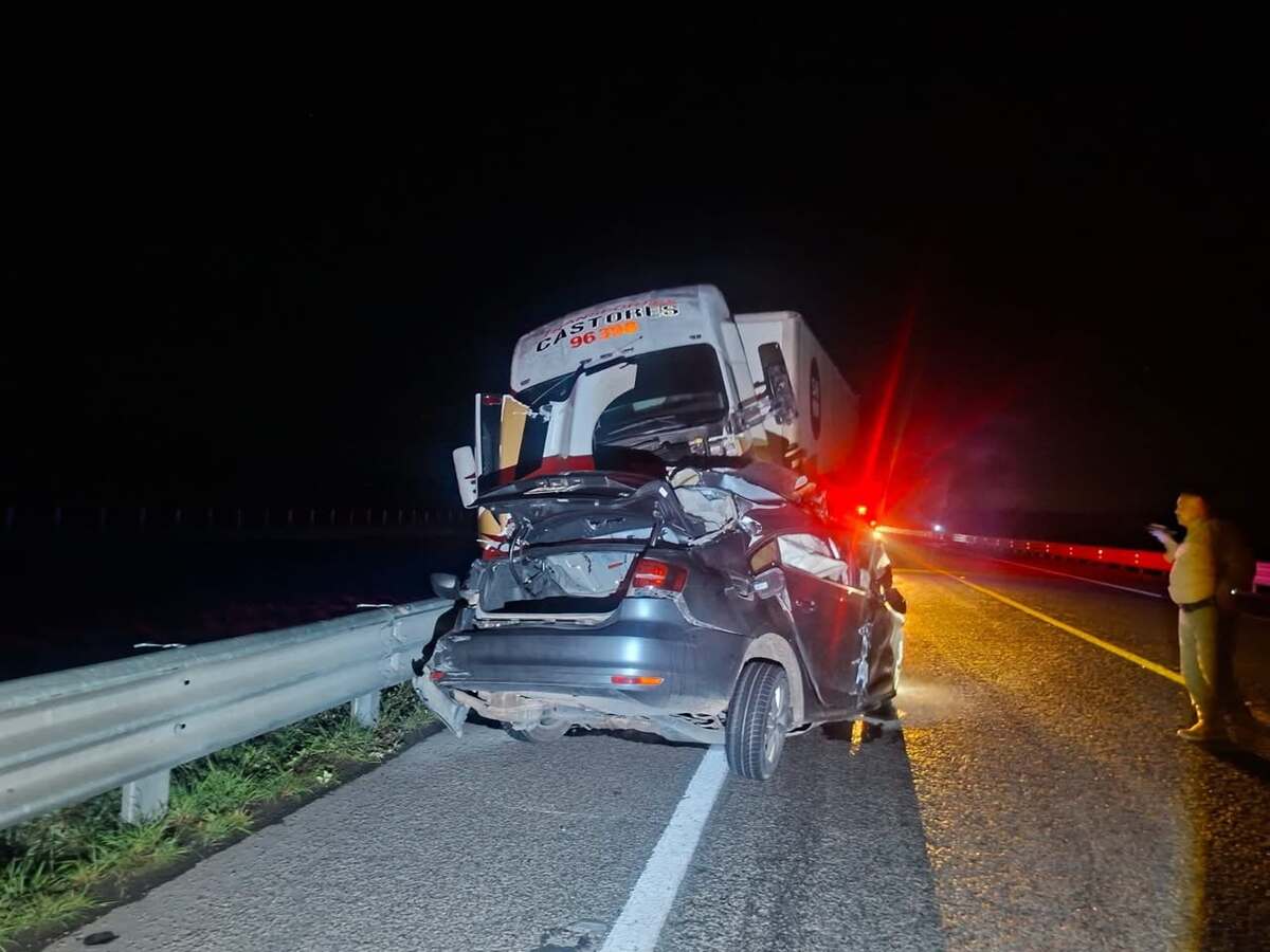 El accidente ocurrió en la autopista San Juan de los Lagos a Aguascalientes. (Cortesía PC de San Juan de los Lagos)