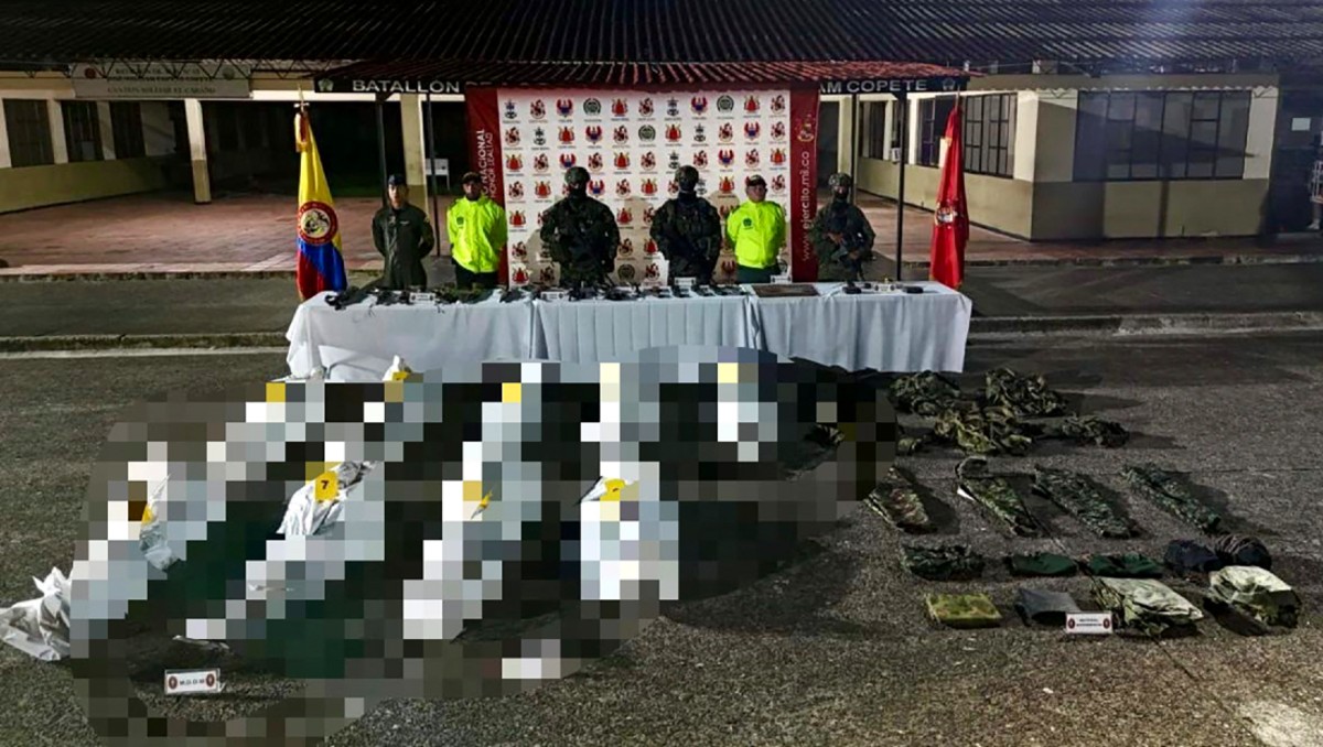 Además de los ataques a los miembros del clan, se decomisaron armas de fuego de distintos calibres | Foto: Ejército de Colombia