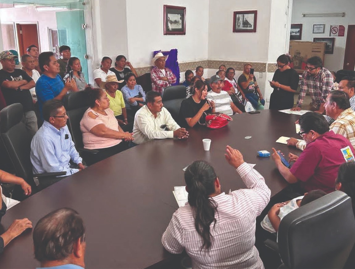 En Cabildo, se expuso la inconformidad contra la funcionaria. Cortesía: ayuntamiento de Acatlán