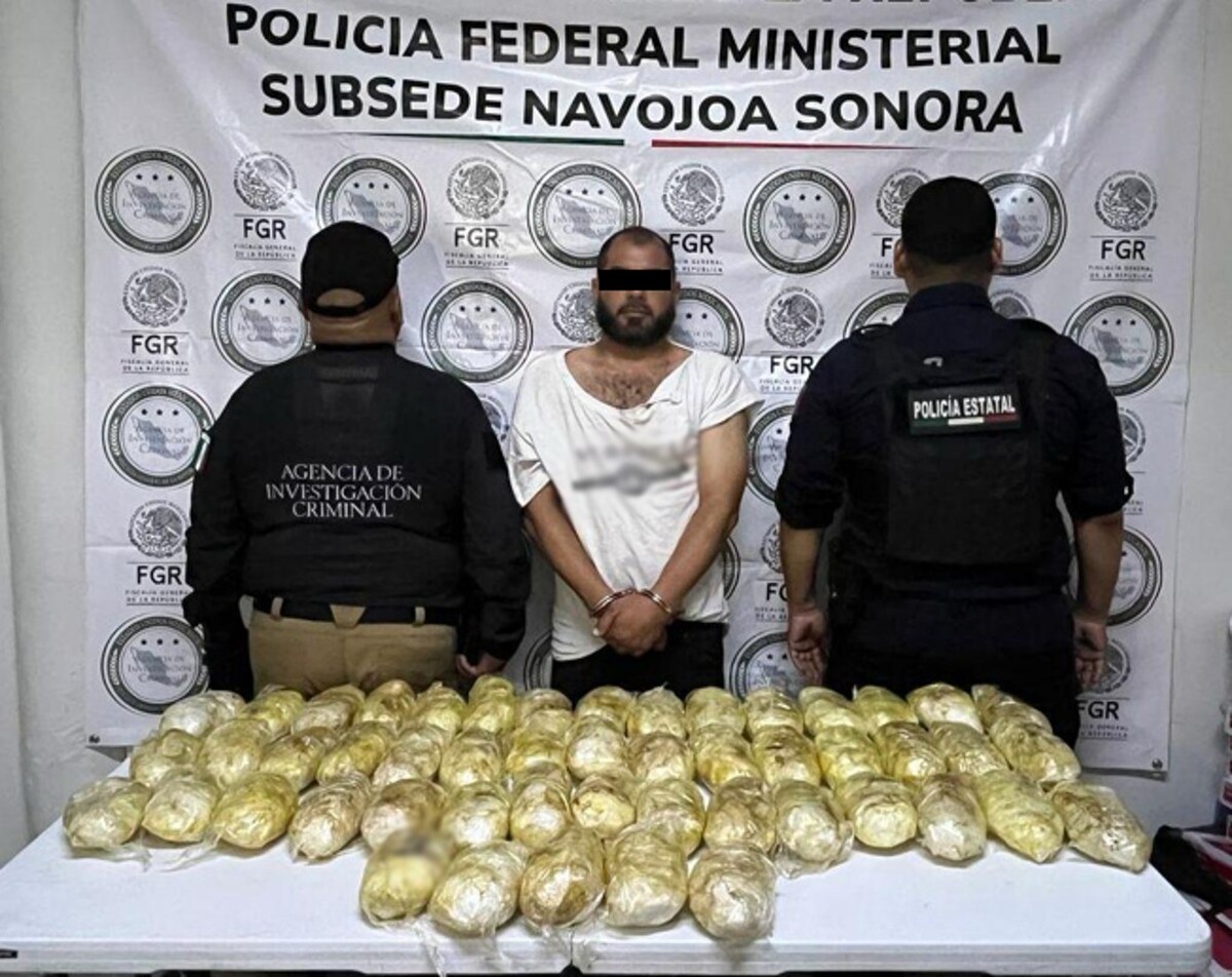 El detenido ocultaba el cargamento bajo del asiento del auto que conducía. | Especial