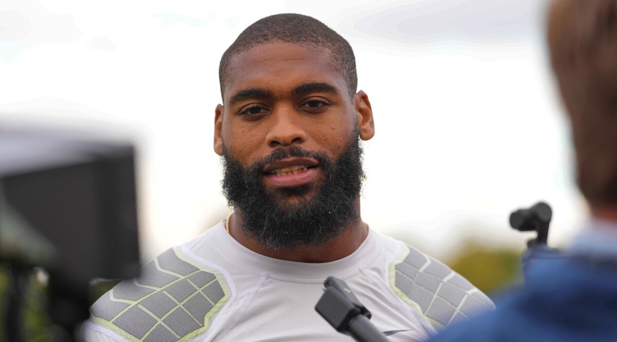 Jonathon Cooper, linebacker de Denver Broncos, fue arrestado por violar una orden de restricción hacia su novia (AP)