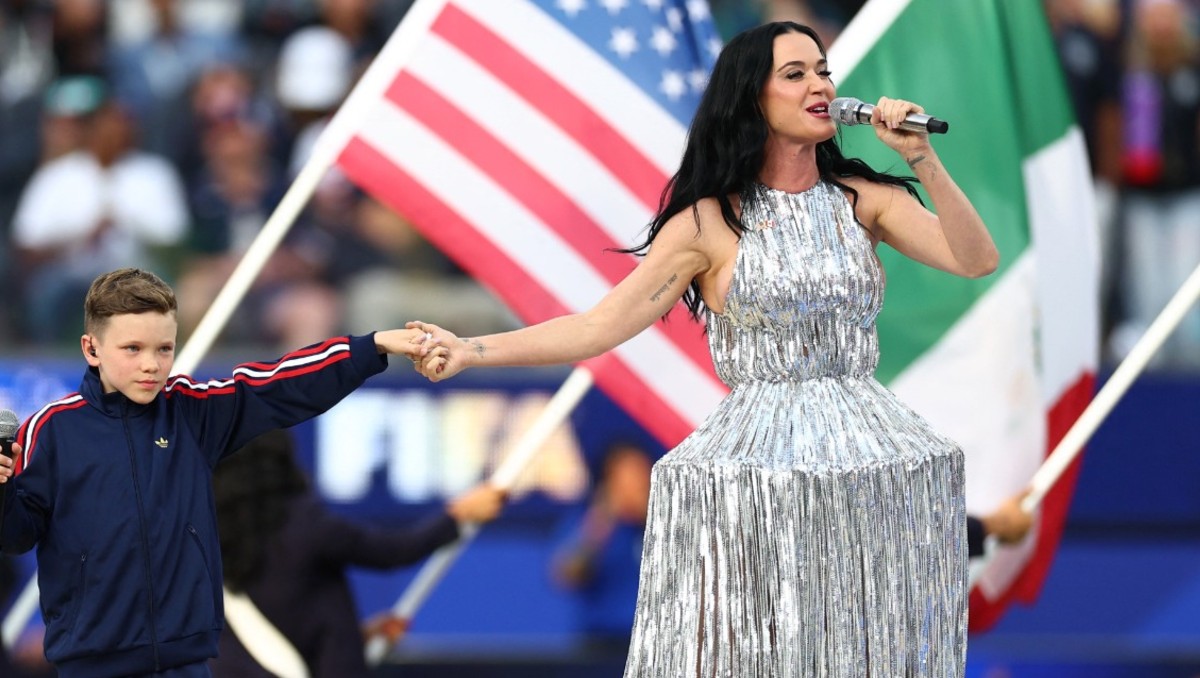 La cantante sorprendió con su voluminoso vestido. | Reuters